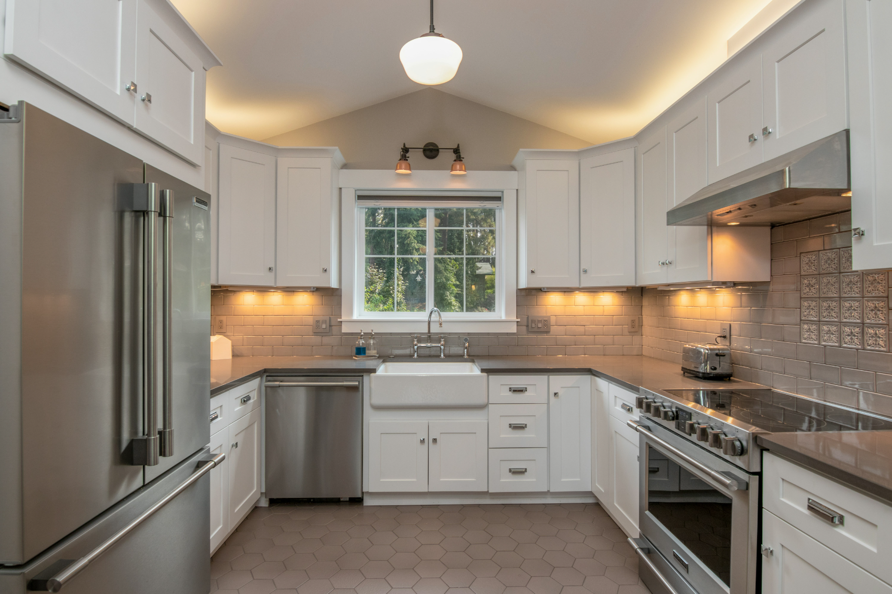 Modern kitchen with custom Maranatha cabinets in Birmingham